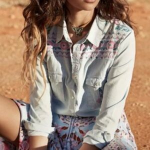 RARE* SPELL 🌹 Vintage Pandora Button Up Slim Fit Lightweight Denim Shirt M